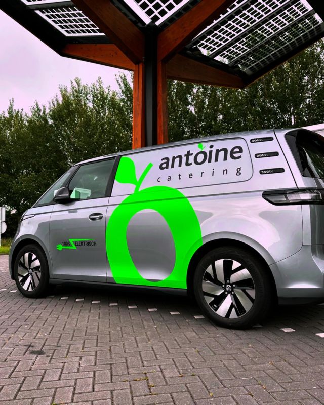 Antoine Catering voor een duurzame toekomst 💚
Wij dragen bij aan een duurzamere wereld door onze catering volledig elektrisch te bezorgen, lokaal in te kopen waar kan, en te kiezen voor producten die niet alleen lekker smaken, maar ook verantwoord zijn voor onze planeet. 🌎 
#duurzaamheid #lokaal #catering #lunch #antoinecatering