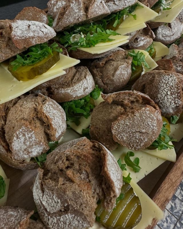 Duurzaam genieten! Onze verse broodjes worden 100% elektrisch bezorgd. Goed voor jou én de planeet! 

#duurzaam #elektrischbezorgd #antoinecatering #lunchophetwerk